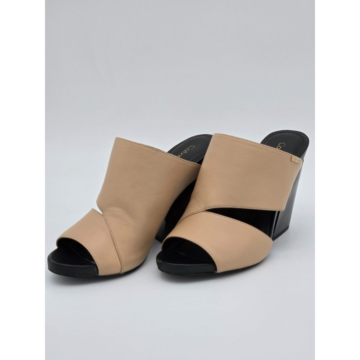 Calvin Klein Womens Wiley Cervo in Sandstorm Open Toe Block Heel Mules