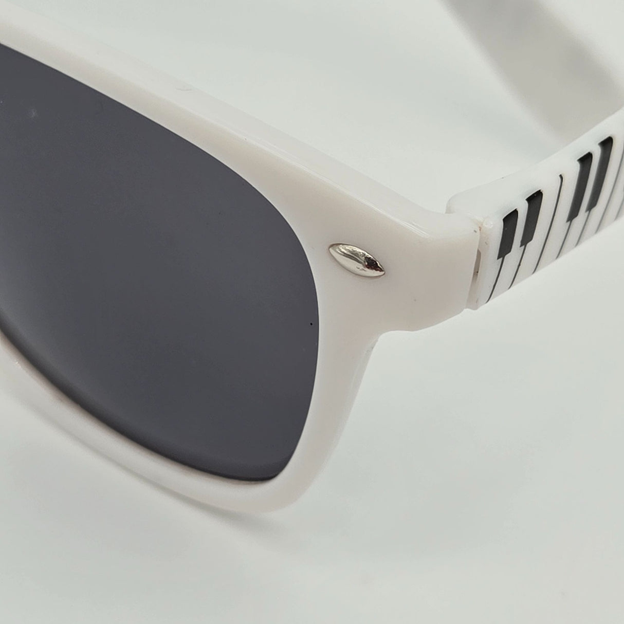 White Retro Sunglasses With Black Piano Key Pattern Arms & Soft Drawstring Pouch