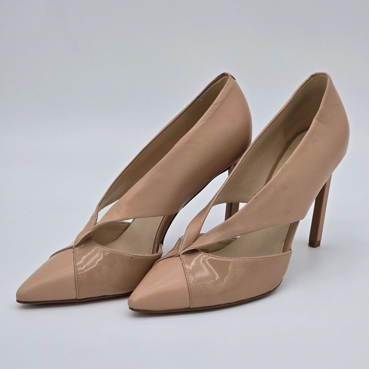 Nine West Tayme Nude Pointed Toe Pumps 6.5M Leather & Man-Made Upper Slip-On High Heels Elegant Design