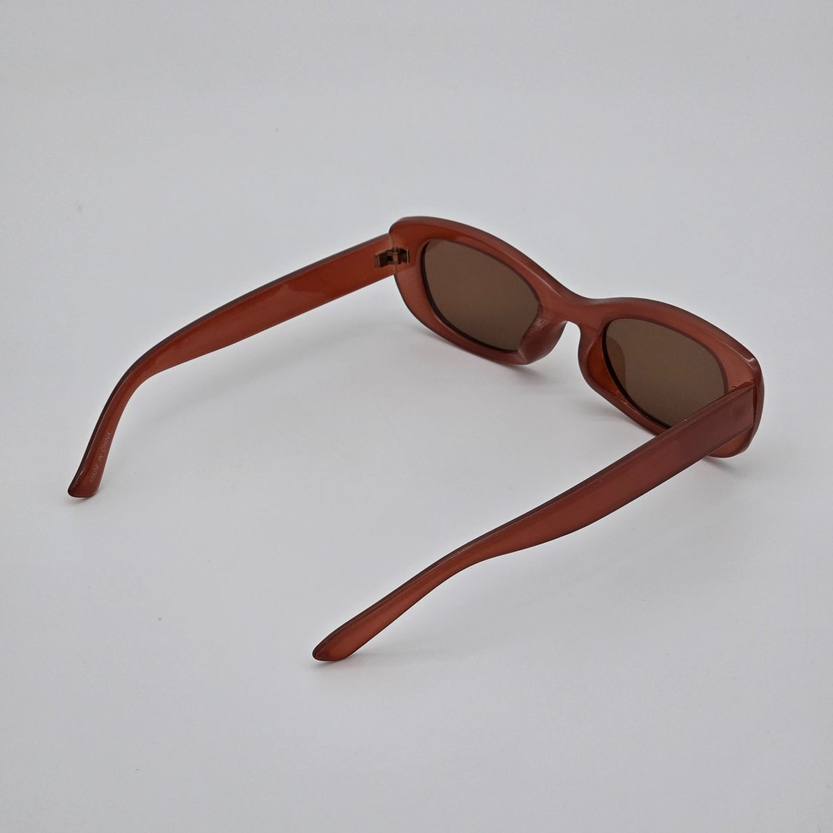 Retro Oval Sunglasses With Brown Tinted Lenses & Rose-Print Pouch