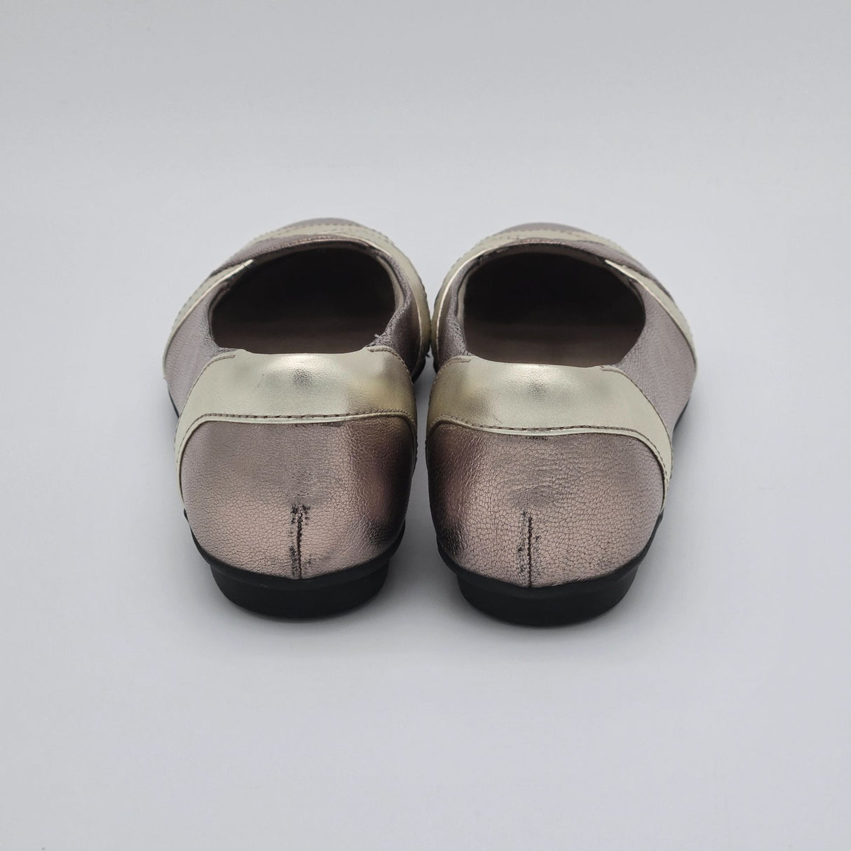 Clarks Women's Gracelin Metallic Rose & Gold Leather Ballet Flats Size 9.5 Timeless Comfort Slip-On Shoes