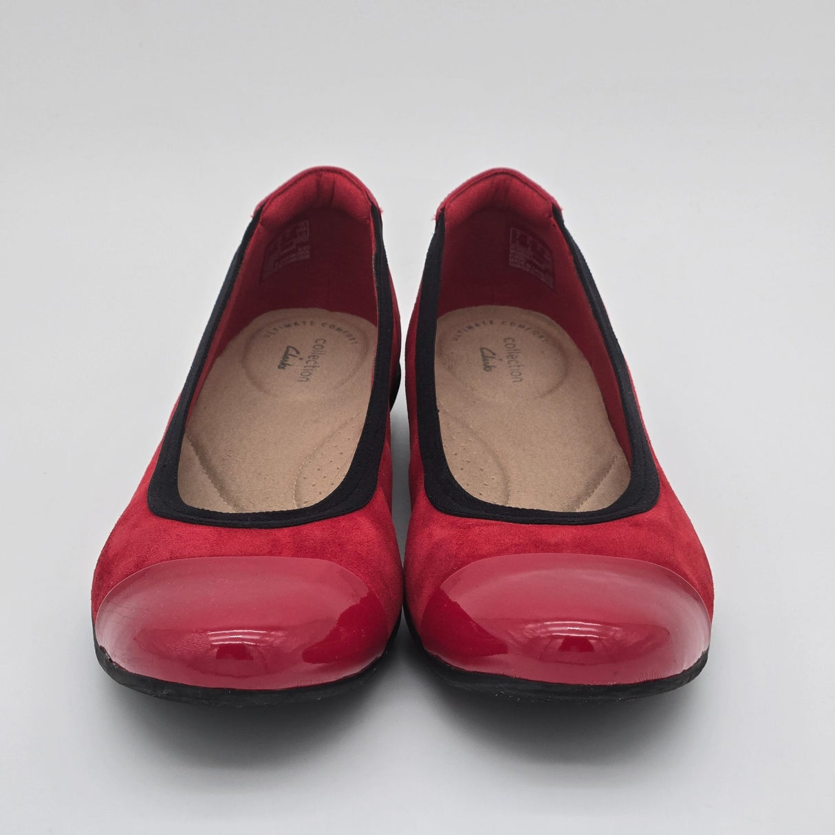 Clarks Womens Sara Orchid Red Ballet Flats Ultimate Comfort Collection Size 9.5 Suede & Patent Toe