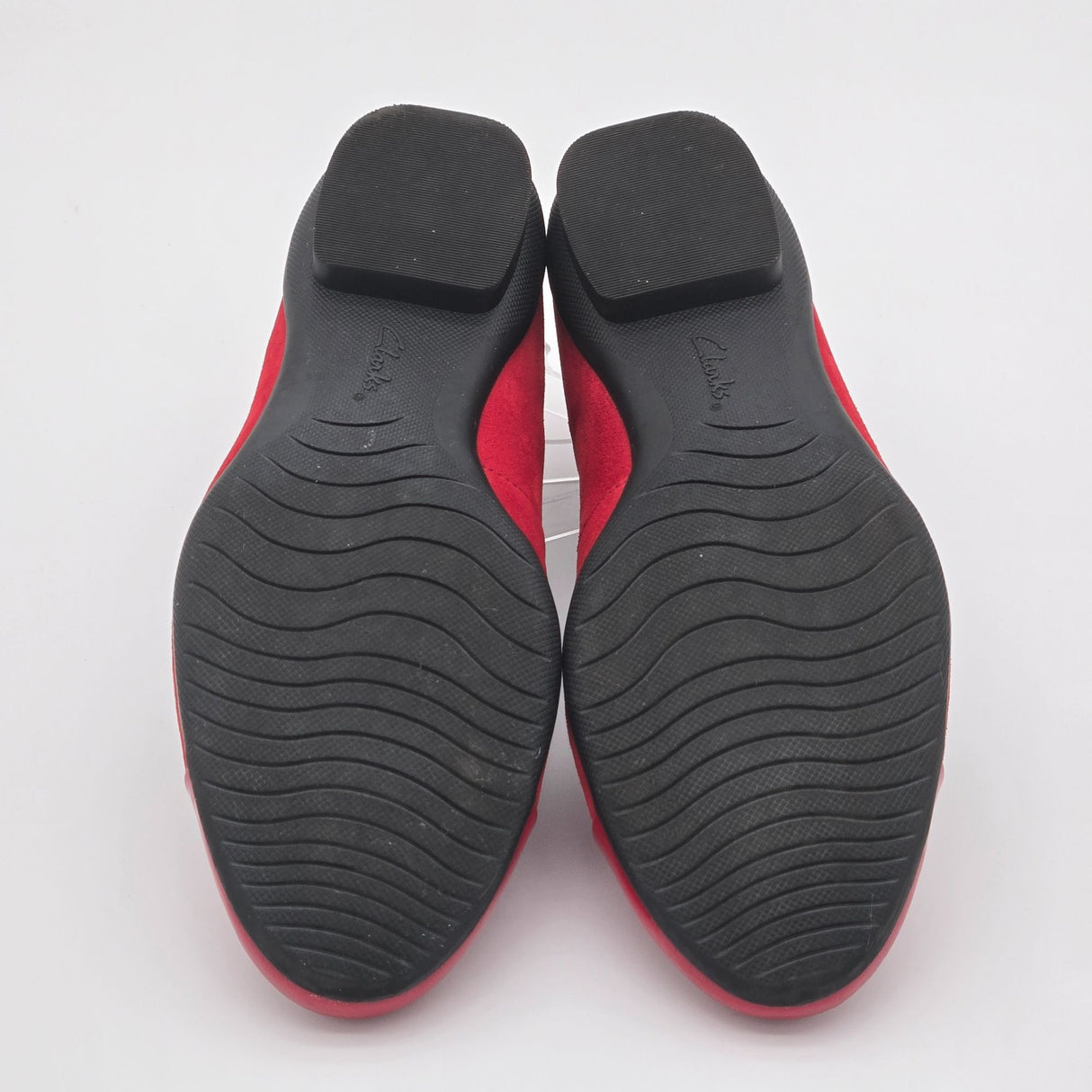 Clarks Womens Sara Orchid Red Ballet Flats Ultimate Comfort Collection Size 9.5 Suede & Patent Toe