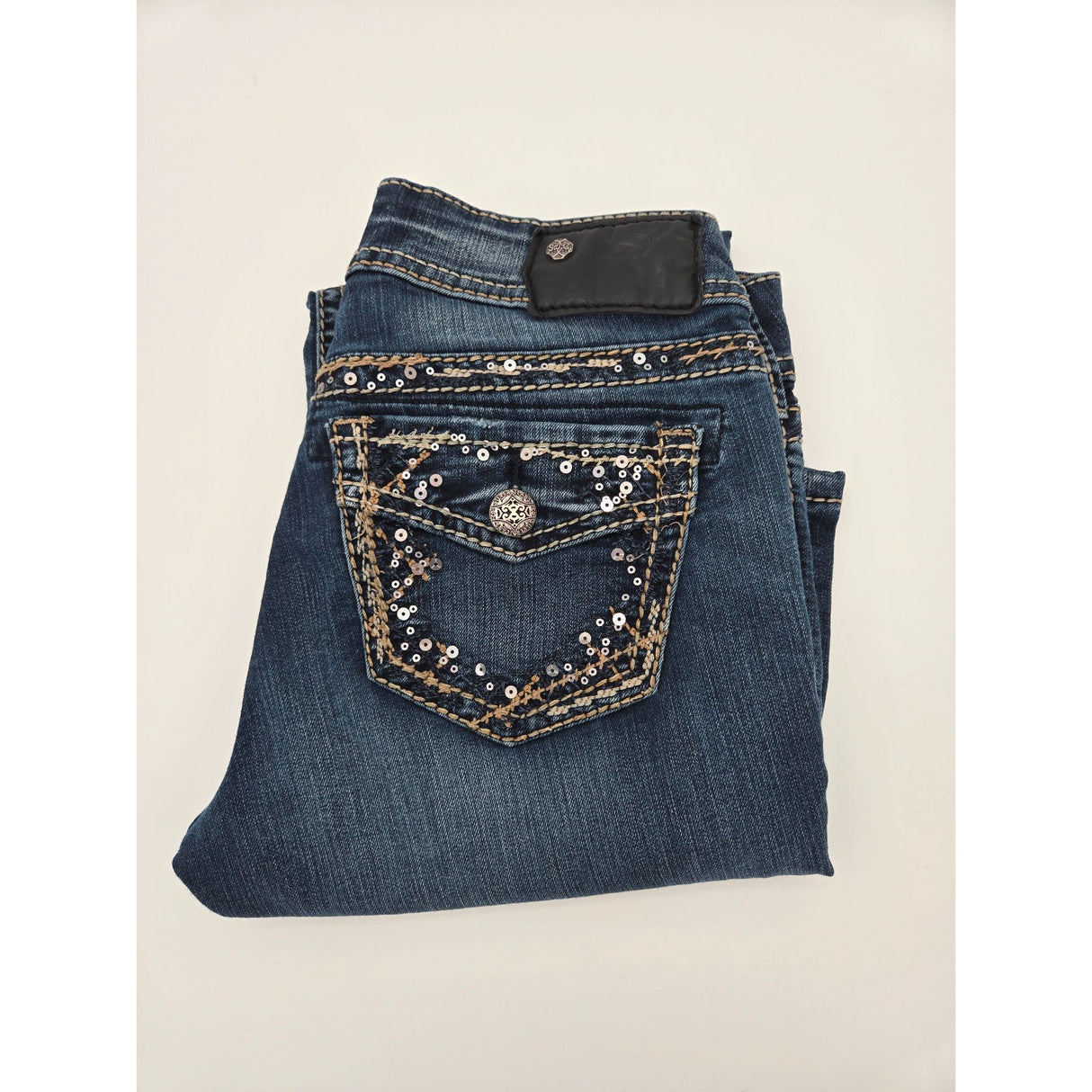 Silver Jeans Co. Suki Mid-Rise Bootcut Womens Jeans Size W26/L31 Sequin Embellished Pockets Distressed Look Denim