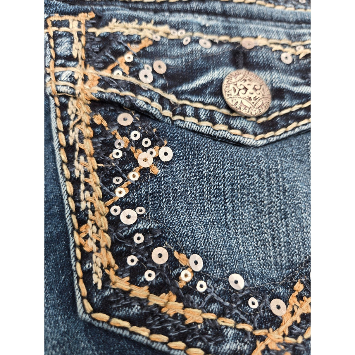 Silver Jeans Co. Suki Mid-Rise Bootcut Womens Jeans Size W26/L31 Sequin Embellished Pockets Distressed Look Denim