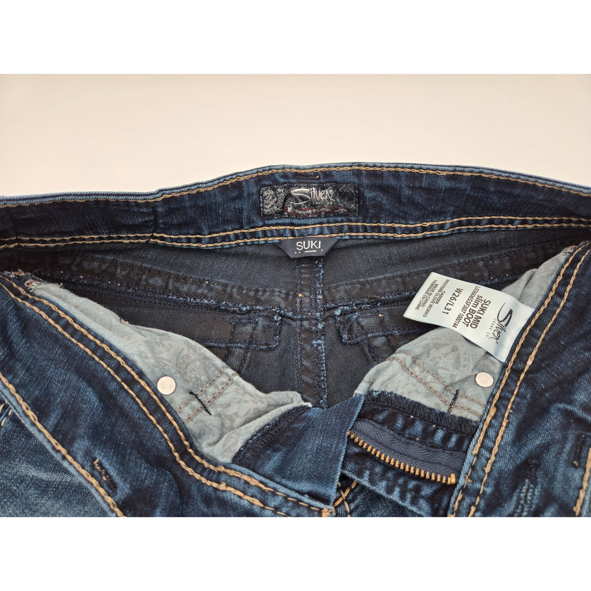 Silver Jeans Co. Suki Mid-Rise Bootcut Womens Jeans Size W26/L31 Sequin Embellished Pockets Distressed Look Denim