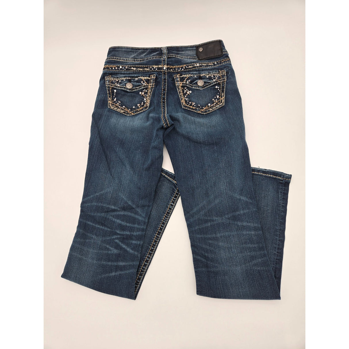 Silver Jeans Co. Suki Mid-Rise Bootcut Womens Jeans Size W26/L31 Sequin Embellished Pockets Distressed Look Denim