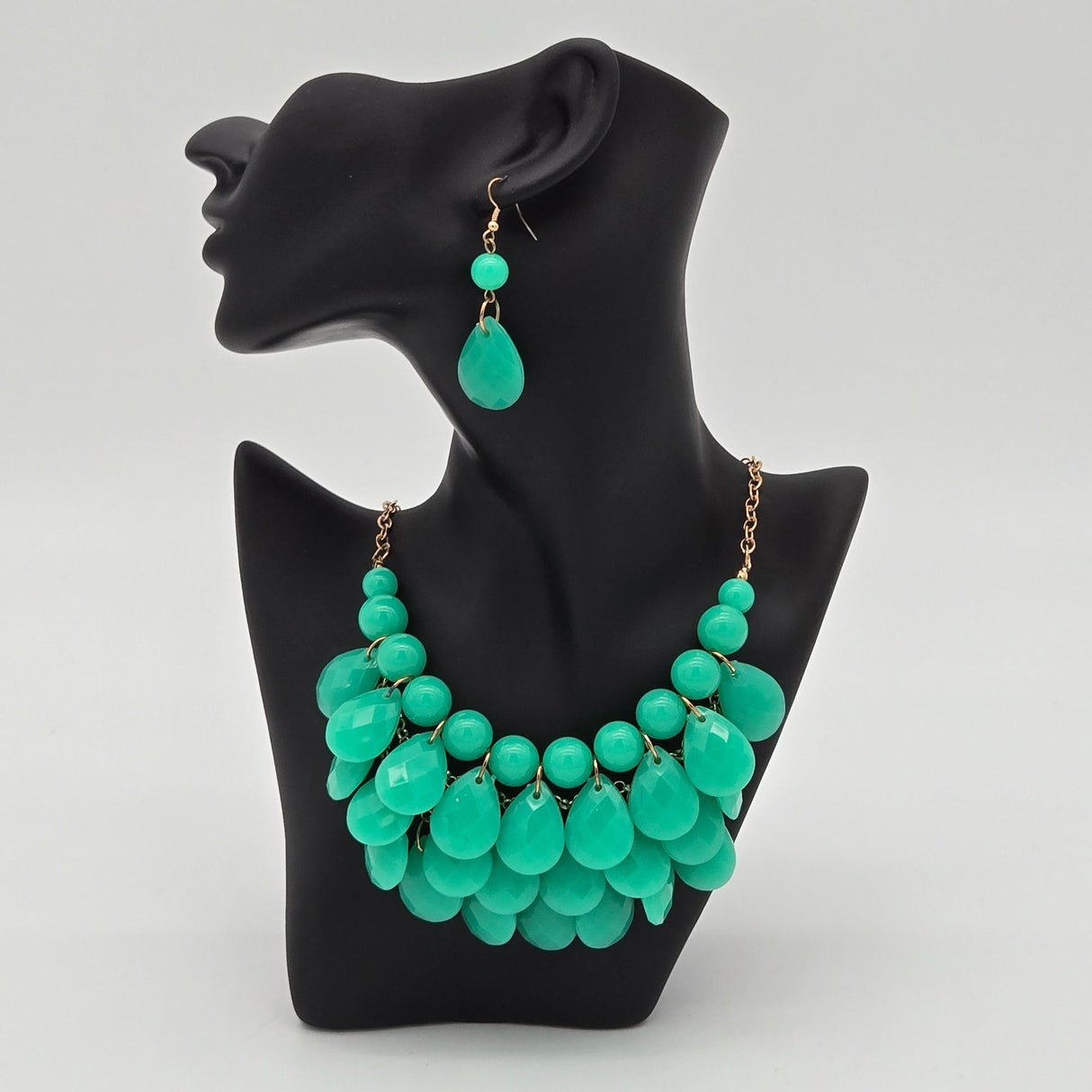Green Teardrop Bib Necklace & Matching Earrings Set Gold Chain Fashion Jewelry Statement Piece